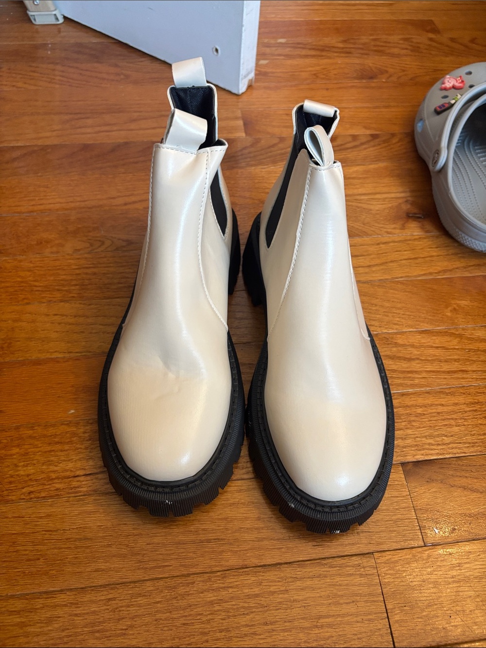 Cream Chelsea Lug Sole Boots - Women's
